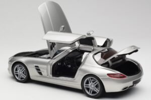 Mercedes SLS AMG C197 Matt Silver Minichamps 1:18 100039029 Diecast — photo 5 of 8