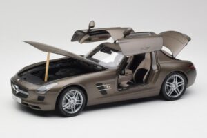 Mercedes SLS AMG C197 Monza Grey Minichamps 1:18 B66960044 Diecast — photo 2 of 8