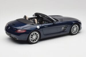 Mercedes SLS AMG R197 Roadster South Seas Blue Minichamps 1:18 100039031 Diecast — photo 3 of 8