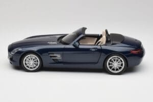 Mercedes SLS AMG R197 Roadster South Seas Blue Minichamps 1:18 100039031 Diecast — photo 4 of 8