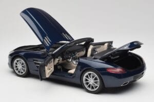 Mercedes SLS AMG R197 Roadster South Seas Blue Minichamps 1:18 100039031 Diecast — photo 5 of 8