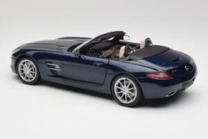Mercedes SLS AMG R197 Roadster South Seas Blue Minichamps 1:18 100039031 Diecast — photo 7 of 8