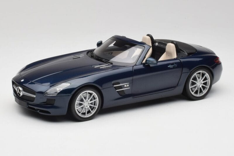 Mercedes SLS AMG R197 Roadster South Seas Blue Minichamps 1:18 100039031 Diecast