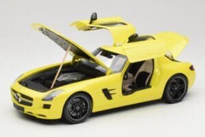 Mercedes SLS AMG C197 Yellow Minichamps 1:18 100039022 Diecast — photo 2 of 8