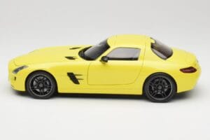 Mercedes SLS AMG C197 Yellow Minichamps 1:18 100039022 Diecast — photo 4 of 8