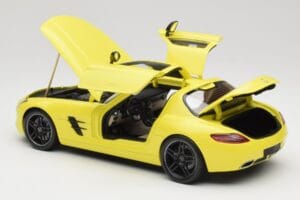 Mercedes SLS AMG C197 Yellow Minichamps 1:18 100039022 Diecast — photo 5 of 8