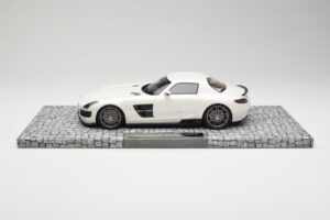 Mercedes Brabus SLS AMG 700 Biturbo Pearl White Minichamps 1:18 107032020 Diecast — photo 3 of 6