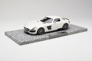Mercedes Brabus SLS AMG 700 Biturbo Pearl White Minichamps 1:18 107032020 Diecast