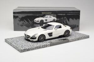 Mercedes Brabus SLS AMG 700 Biturbo Pearl White Minichamps 1:18 107032020 Diecast — photo 6 of 6