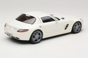 Mercedes SLS AMG Designo Mystic White Museum Edition Minichamps 1:18 B66055551 Diecast — photo 3 of 8