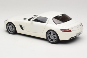 Mercedes SLS AMG Designo Mystic White Museum Edition Minichamps 1:18 B66055551 Diecast — photo 7 of 8