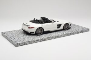 Mercedes Brabus SLS AMG 700 Biturbo Roadster Pearl White Minichamps 1:18 107032130 Diecast — photo 2 of 6