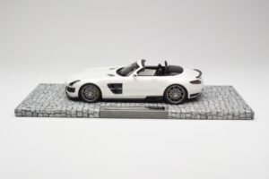 Mercedes Brabus SLS AMG 700 Biturbo Roadster Pearl White Minichamps 1:18 107032130 Diecast — photo 3 of 6