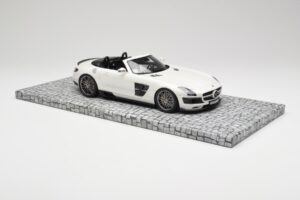 Mercedes Brabus SLS AMG 700 Biturbo Roadster Pearl White Minichamps 1:18 107032130 Diecast — photo 4 of 6