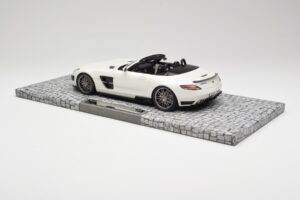 Mercedes Brabus SLS AMG 700 Biturbo Roadster Pearl White Minichamps 1:18 107032130 Diecast — photo 5 of 6