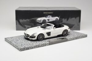 Mercedes Brabus SLS AMG 700 Biturbo Roadster Pearl White Minichamps 1:18 107032130 Diecast — photo 6 of 6