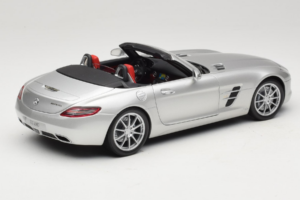 Mercedes SLS AMG Roadster Iridium Silver Minichamps 1:18 B66960078 Diecast — photo 3 of 8