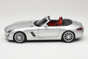 Mercedes SLS AMG Roadster Iridium Silver Minichamps 1:18 B66960078 Diecast — photo 4 of 8