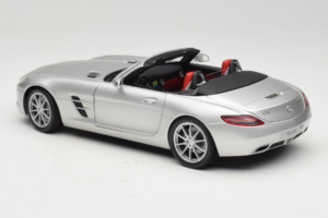 Mercedes SLS AMG Roadster Iridium Silver Minichamps 1:18 B66960078 Diecast — photo 7 of 8