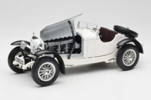 Mercedes SSKL White Bburago 1:18 3002 Diecast — photo 2 of 8