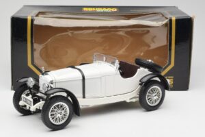 Mercedes SSKL White Bburago 1:18 3002 Diecast — photo 8 of 8