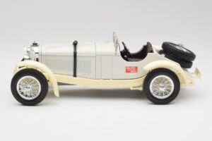 Mercedes SSKL White & Cream Bburago 1:18 3002-M1 Diecast — photo 3 of 6
