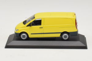 Mercedes Vito W638 Yellow Minichamps 1:43 B67871200-R1 Diecast