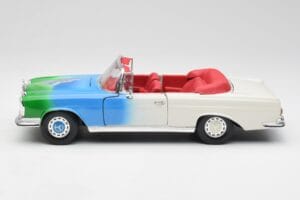 Mercedes 280SE W108 Tricolor Maisto 1:18 56014 Diecast — photo 4 of 8