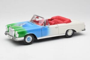 Mercedes 280SE W108 Tricolor Maisto 1:18 56014 Diecast