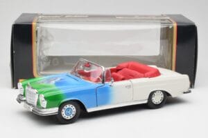Mercedes 280SE W108 Tricolor Maisto 1:18 56014 Diecast — photo 8 of 8