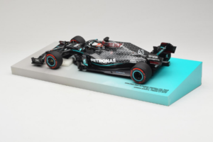 Mercedes W11 #63 G. Russell Mercedes AMG Petronas Sakhir Grand Prix 2020 Minichamps 1:18 113201663 Resin — photo 5 of 7