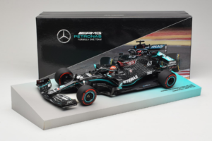 Mercedes W11 #63 G. Russell Mercedes AMG Petronas Sakhir Grand Prix 2020 Minichamps 1:18 113201663 Resin — photo 7 of 7