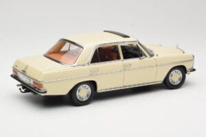 Mercedes W115 Strich 8 Cream Sun Star 1:18 4581 Diecast — photo 3 of 8