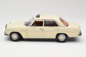 Mercedes W115 Strich 8 Cream Sun Star 1:18 4581 Diecast — photo 4 of 8
