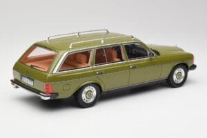 Mercedes W123 200T Cypress Green BoS Models 1:18 BOS008 Diecast — photo 2 of 6