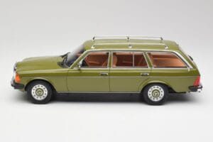 Mercedes W123 200T Cypress Green BoS Models 1:18 BOS008 Diecast — photo 3 of 6