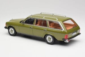Mercedes W123 200T Cypress Green BoS Models 1:18 BOS008 Diecast — photo 5 of 6