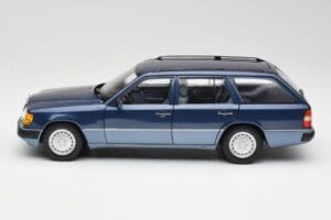Mercedes 300D W124 T-Modell Nautical Blue Norev 1:18 183962 Diecast — photo 4 of 8