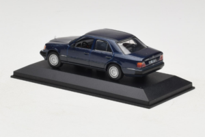 Mercedes W124 Dark Blue Minichamps 1:43 MB006 Diecast — photo 3 of 4