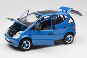 Mercedes A-Class W168 Azure Blue Maisto 1:18 50311 Diecast — photo 2 of 8