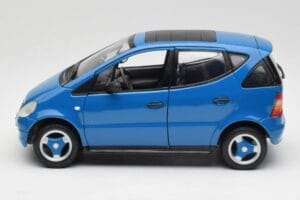 Mercedes A-Class W168 Azure Blue Maisto 1:18 50311 Diecast — photo 4 of 8