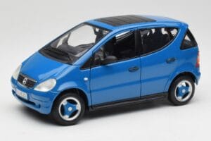 Mercedes A-Class W168 Azure Blue Maisto 1:18 50311 Diecast