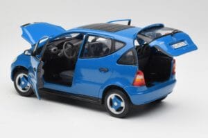 Mercedes A-Class W168 Azure Blue Maisto 1:18 50311 Diecast — photo 5 of 8
