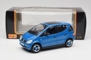 Mercedes A-Class W168 Azure Blue Maisto 1:18 50311 Diecast — photo 8 of 8