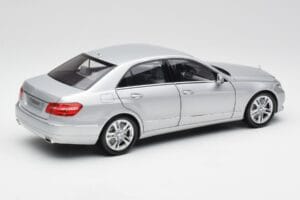 Mercedes E-Class W212 Avantgarde Iridium Silver Paint Issue 2 Minichamps 1:18 B66960212-D2 Diecast — photo 3 of 11