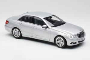 Mercedes E-Class W212 Avantgarde Iridium Silver Paint Issue 2 Minichamps 1:18 B66960212-D2 Diecast — photo 6 of 11