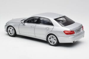 Mercedes E-Class W212 Avantgarde Iridium Silver Paint Issue 2 Minichamps 1:18 B66960212-D2 Diecast — photo 7 of 11