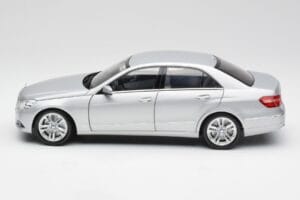 Mercedes E-Class W212 Avantgarde Iridium Silver Paint Issue 1 Minichamps 1:18 B66960212-D1 Diecast — photo 4 of 11