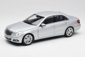 Mercedes E-Class W212 Avantgarde Iridium Silver Paint Issue 1 Minichamps 1:18 B66960212-D1 Diecast