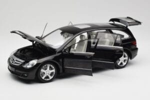 Mercedes R-Class W251 Obsidian Black Minichamps 1:18 150034601 Diecast — photo 2 of 8